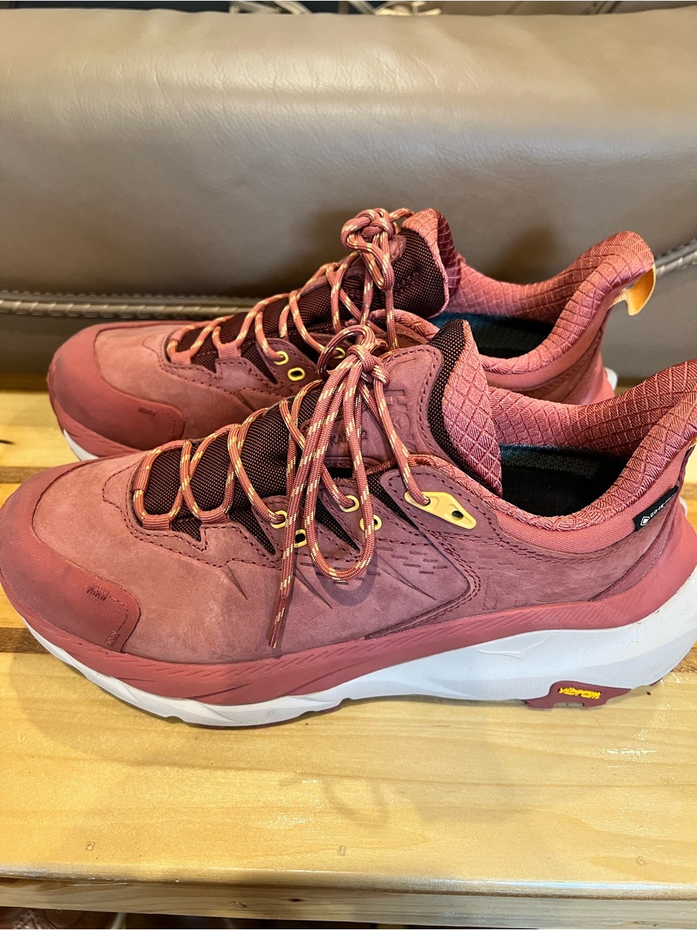 Hoka Kaha 2 Low GTX Gore-Tex
Hiking Shoes Womens 9B